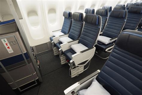boeing 777-200 united premium plus|Where to Sit on United’s New 777.